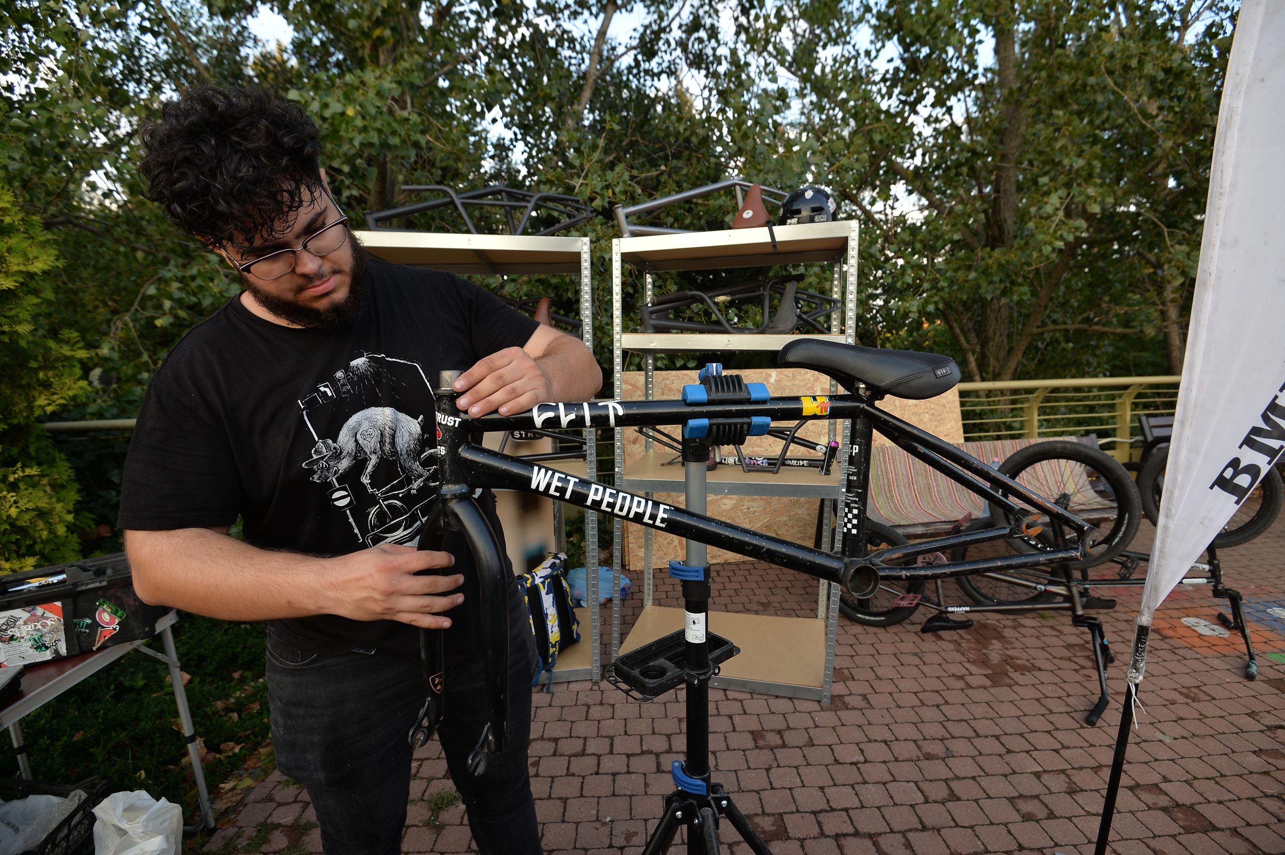 Service biciclete BMXMTBRO - asamblare si reparatii BMX la stand