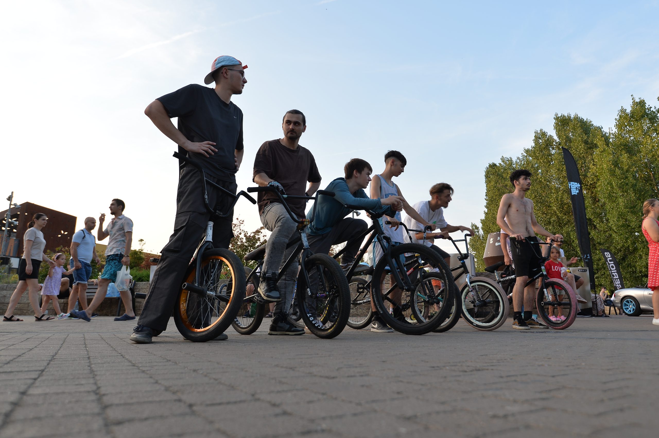 Inchiriere BMX BMXMTBRO - grup de rideri pregatiti pentru sesiune